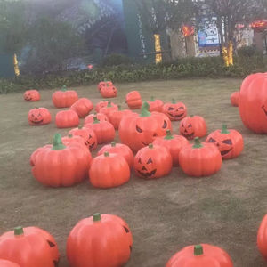 Sculture di Lanterne a Forma di Zucca in Vetroresina Durevole a Grandezza Naturale, Design Personalizzati per Decorazioni Esterne di Halloween e Centri Commerciali - Product Image 4