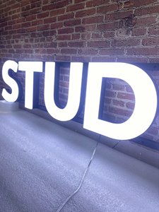 Enseigne lumineuse à <span class=keywords><strong>lettres</strong></span> LED 3D personnalisée, rétroéclairée, panneau électronique pour logo, décoration intérieure pour entreprises et magasins, directement <span class=keywords><strong>de</strong></span> l'usine - Product Image 6