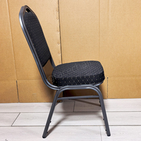 Chaise d'hôtel en métal noir peint, prix d'usine, empilable, couleurs personnalisées, chaises de banquet de mariage en tissu