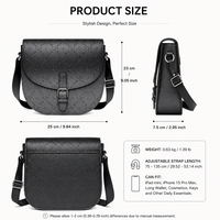 Sac bandoulière homme personnalisé 2026 en cuir PU avec rabat, sac messager incurvé, sangle à boucle, poche arrière zippée, logo personnalisé OEM ODM