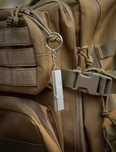 พวงกุญแจนกหวีดโลหะขนาดเล็กพร้อมโลโก้สั่งทำ ของขวัญสำหรับงานปาร์ตี้ และนกหวีดความถี่สูงแบบสองท่อ - Product Image 6