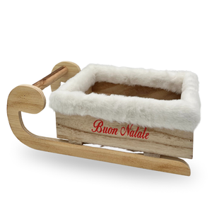 Porta Regali Natalizio in Legno a Forma di Slitta con Pelliccia Bianca e Scritta Rossa 34x18x12 Cm per Decorazioni Festive - Product Image 1