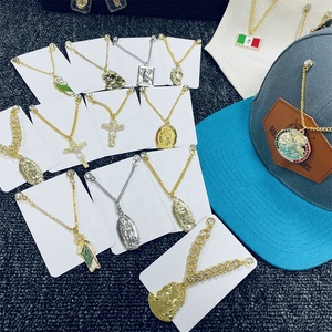 Venta al por mayor de colgantes religiosos personalizados de Judas, pin esmaltado con cadena, metal chapado en <span class=keywords><strong>oro</strong></span> con embalaje de tarjeta de papel, desde México - Product Image 1