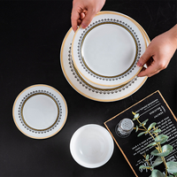 Lot de vaisselle en porcelaine géométrique dorée de style européen pour desserts, gâteaux, snacks, steaks et apéritifs – Idéal pour la restauration