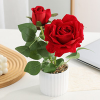 Zwei-Rosen-Kunststoff-Bonsai-Tischdekoration für Büro, Hotel, Neujahr, Halloween – Perfekte Kunstblume