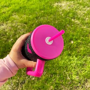แก้วน้ำเก็บความเย็นลายหัวใจสีชมพูสดใส ขนาด 40 ออนซ์ ประดับคริสตัลเต็มใบ วิบวับ สวยงาม พิมพ์ลายเก๋ไก๋ สำหรับเดินทางในรถยนต์ ใส่กาแฟ เครื่องดื่มเย็น - Product Image 3