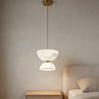 Lustre moderne de luxe en marbre, luminaire suspendu au plafond en acier au design tendance pour l'éclairage intérieur de la maison