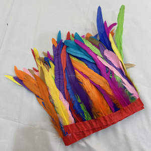 Plumas de gallo teñidas de 25-30 cm (10-12 pulgadas) de gran venta para centros de mesa de cóctel, desfiles y espectáculos - Product Image 6
