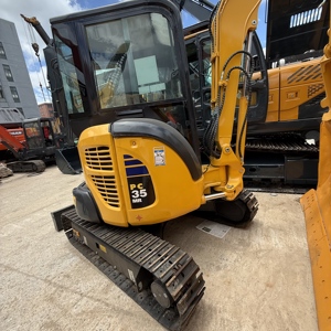 Mini-excavatrice Komatsu PC35MR d'occasion, propre, circuits électriques et conduites en bon état, poids opérationnel de 35 tonnes, bon état du moteur - Product Image 2