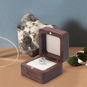 ERDOGLY Boîte à bagues en bois avec fente unique, Mini boîte à bagues de fiançailles, Boîte à bagues de mariage carrée boîte de rangement pour <span class=keywords><strong>bijoux</strong></span>, Vintage élégant - Product Image 5