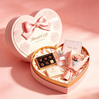 Boîte cadeau en matériaux recyclés en forme de cœur rose, motif de rose, emballage rigide de qualité supérieure, doublure en éponge pour chocolats, romantique