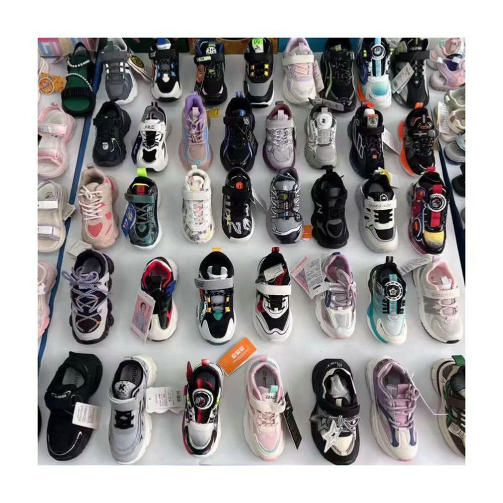 4,5 Dollar Model LLY033 Zapatos Tamaño 26-41Soft Kids Running Stock Venta al por mayor Running Sneaker Zapatos negros con patrones