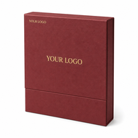 Boîte cadeau magnétique personnalisée, papier rayé bordeaux, impression de logo doré, OEM