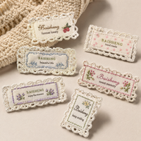Étiquette tissée rectangulaire à coudre pour vêtement, avec logo personnalisé, bordure décorative en dentelle, motif floral multicolore, pour marque textile