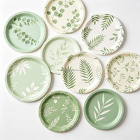 Assiettes en papier vert sauge en gros pour mariages, fêtes prénuptiales et réceptions en plein air