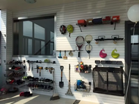 Fabrika-doğrudan dayanıklı PVC garaj duvar Pegboard & mağaza depolama ve garaj organizasyonu için sergi duvarı ekran panelleri