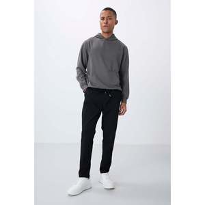 Pantalon de survêtement noir pour homme, coupe standard, taille élastique, tissu respirant décontracté - Product Image 4