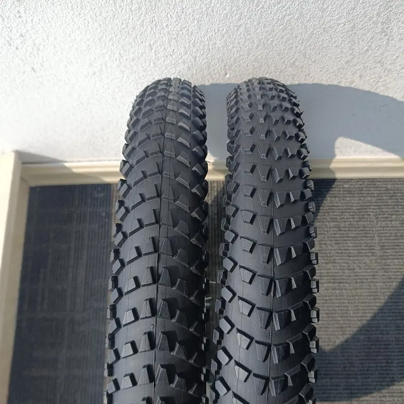 Venda imperdível de peças para bicicletas de montanha de 26 polegadas, pneus de parede branca para bicicletas 26x3.0