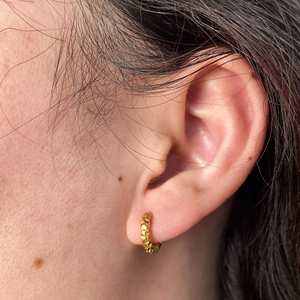 Pendientes Joolim de Acero Inoxidable con Baño de Oro de 18K, Textura Martillada de Cráter de Meteorito, Resistentes al Deslustre y al Agua, Joyería de Moda - Product Image 6