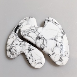 De alta calidad de piedra howlita Jasper guasha herramienta en forma de corazón de anti-envejecimiento - Product Image 3