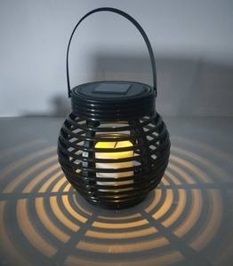 Lanterne à <span class=keywords><strong>bougie</strong></span> <span class=keywords><strong>solaire</strong></span> à flamme scintillante Lampe <span class=keywords><strong>solaire</strong></span> suspendue Éclairage décoratif extérieur pour terrasse de jardin - Product Image 2