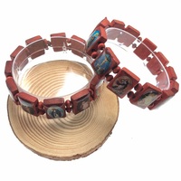 Bracelet religieux économique en perles de bois élastiques avec icône catholique, image de saint et résine époxy sur bois