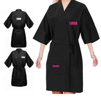 Robe de Salon de Coiffure Antistatique en Polyester Imperméable Personnalisée avec LOGO pour Salons de Beauté et Barbiers – Kimono de Coiffure pour Clients