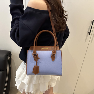 กระเป๋าสะพายข้างไนลอนทนทาน สไตล์สปอร์ตและลำลองสำหรับผู้หญิง ดีไซน์ทันสมัยและไม่ซ้ำใคร - Product Image 4