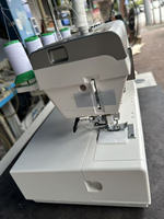 Machine à coudre surjeteuse Janome CoverPro 3000P haut de gamme à 3 aiguilles et 5 fils pour la maison, en vente
