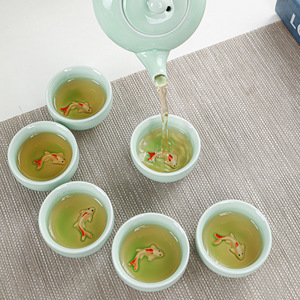 Vendita superiore 7 in 1 Celadon Set <span class=keywords><strong>da</strong></span> tè in ceramica Kung Fu Pot infusore <span class=keywords><strong>teiera</strong></span> 3D Fish servire <span class=keywords><strong>tazza</strong></span> <span class=keywords><strong>tazza</strong></span> <span class=keywords><strong>da</strong></span> tè bicchieri cinesi <span class=keywords><strong>con</strong></span> confezione regalo - Product Image 3