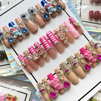 Fleur sculptée à la main presse sur les ongles 3D Gel strass Y2K peint à la main brillant décoré Presson Stiletto carré ongles en acrylique