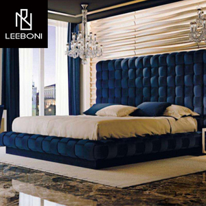 Letto <span class=keywords><strong>Matrimoniale</strong></span> di Ultimo Design in Legno <span class=keywords><strong>con</strong></span> <span class=keywords><strong>Testiera</strong></span> Capitonnè, Rivestimento in Tessuto di Velluto Blu, Forma Unica, Misura King Size - Product Image 2