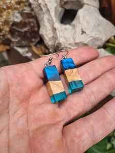 Pendientes Elegantes de Resina y Madera, Joyería Ecológica, Duradera y Hecha a Mano, Perfecta para Uso Diario, Eventos Especiales o Casual - Product Image 6