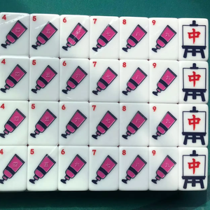 Elementos Creativos para Pintores: Fichas de Mahjong Americanas, Botella de Pintura Vibrante y Caballete de Arte Decorativo para Entusiastas del Mahjong, Noche de Juegos y Fiestas - Product Image 1