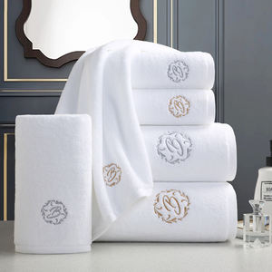 Commercio all'ingrosso di lusso personalizzato 5 stelle bianco asciugamano da bagno elegante in cotone 100% ricamo Logo <span class=keywords><strong>Set</strong></span> di <span class=keywords><strong>asciugamani</strong></span> per bagno Spa - Product Image 2