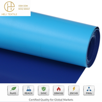 Bâche PVC enduite noire ignifuge à haute résistance à la déchirure, tissée chaîne, personnalisable pour ombrage de parking automobile