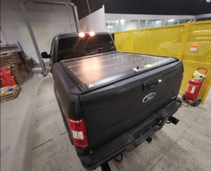 Camion <span class=keywords><strong>Ford</strong></span> F-50 avec un couvercle de benne électrique à enroulement. Boîtier en aluminium étanche et anti-poussière d'origine pour véhicule. - Product Image 3