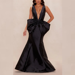 Robe <span class=keywords><strong>de</strong></span> soirée sirène personnalisable pour femme en satin noir, col en V profond, broderie, froncée, traîne chapelle, longueur cheville, pour occasions formelles - Product Image 1