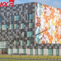 Verre imprimé numérique pour façades modernes-Panneaux de conception paramétrique personnalisés pour l'extérieur dynamique des bâtiments commerciaux