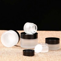 Pots en verre vides givrés de forme ronde de marque de distributeur de 5g 10g 15g 20g 30g 50g 100g avec le couvercle d'or de crème cosmétique écologique