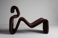 Chaise longue design moderne avec siège et dossier en fibre de verre ondulée pour la salle à manger et la chambre à coucher, pouf inclus