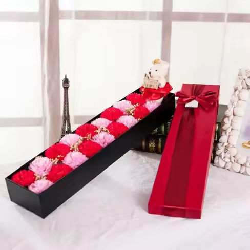 กล่องของขวัญตุ๊กตาหมีดอกคาร์เนชั่นสีแดง
