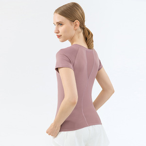 เสื้อโยคะแขนสั้นผู้หญิงแบบตาข่ายด้านหลัง แขนเสื้อแบบแร็กแลน ทรงเข้ารูป แห้งเร็ว ระบายอากาศดี เหมาะสำหรับออกกำลังกาย วิ่ง และเล่นกีฬา ขายส่ง - Product Image 3