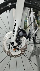 Bicicleta de Carretera de Fibra de Carbono 700C, 24 Velocidades, Cambio Electrónico, Juego de Ruedas con Frenos de Disco Hidráulicos, 7.5 kg, 5 Tamaños, Ultraligera, ULTEGRA - Product Image 6
