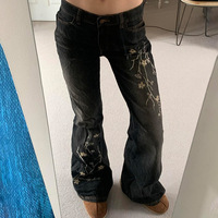 Nouveau pantalon long brodé de plantes légèrement évasé Slim-fit Design Denim Retro Jeans pour les femmes