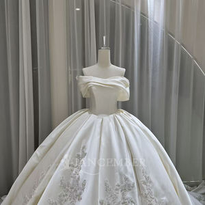 Vestido de Novia Moderno OY036 con Cuello Barco, Satén, Corte Imperio, Manga Larga, Cola Capilla, Encaje y Flores de Cristal - Product Image 6