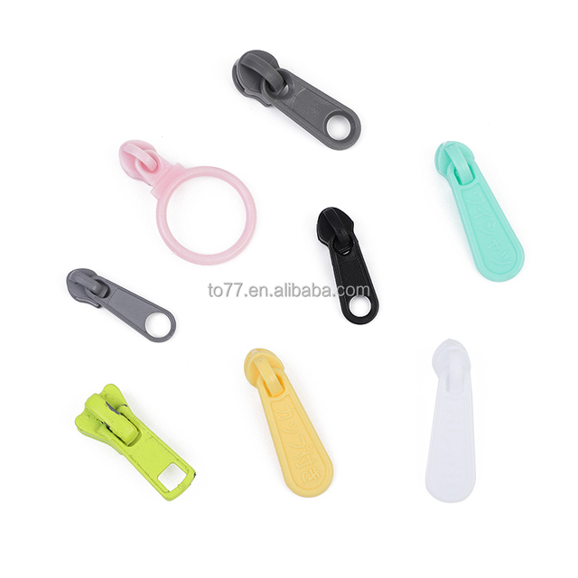 Factory Wholesale  Plastic Zipper Puller High Quality Slider Zip Runner Head Auto Lock Pom Zippers and Sliders Pull Tabs for Bag