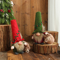Figurines de gnomes assis en feutre gaufré avec motif de vigne de baies et chapeau haut, pour décoration de table, de cheminée et de maison en Noël et en hiver, et comme cadeau