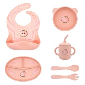 Set de Alimentación de Silicona Personalizado para Bebés <span class=keywords><strong>BLW</strong></span> con Patrones de Frutas de Dibujos Animados, Babero de Grado Alimenticio, Tazón con Succión, Vaso con Pajita, Cuchara y Tenedor - Product Image 4