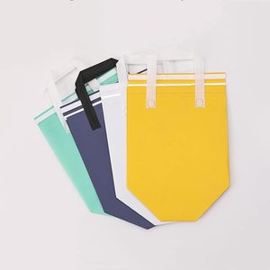 Borsa Termica Monouso in Tessuto Non Tessuto con Rivestimento in Alluminio per Consegna di Bevande e Cibo Caldo e Freddo - Product Image 4